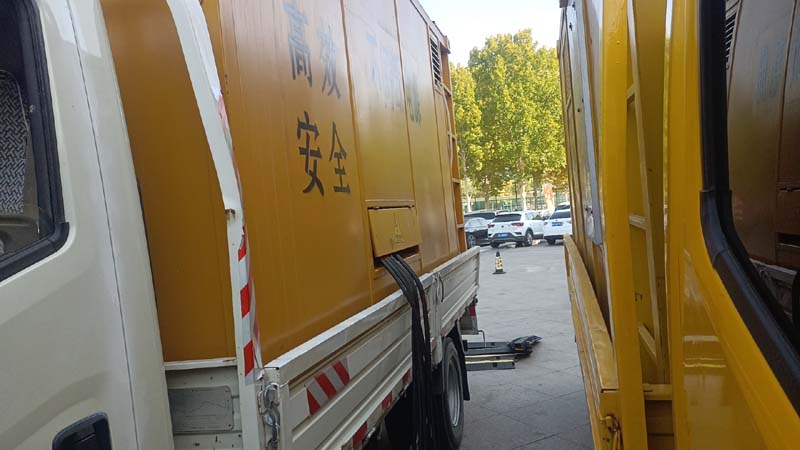 库车如何判断柴油发电机组和UPS电源的切换时间是否符合要求？